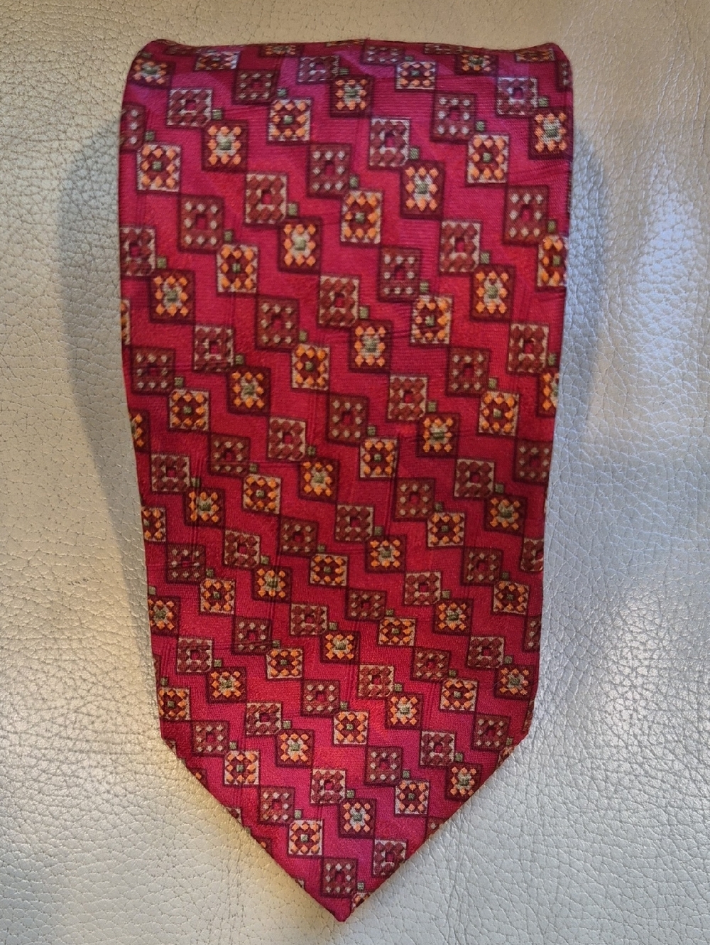 Authentic Ermenegildo Zegna Red Geometric Silk Tie. Made In Italy.